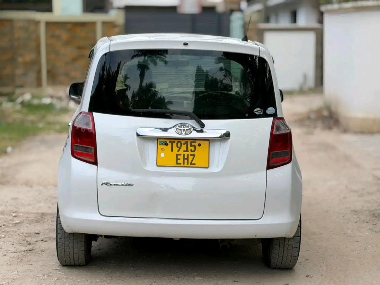 Toyota Ractis White 1290cc Automatic thumbnail 4