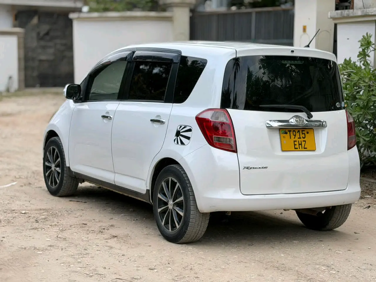 Toyota Ractis White 1290cc Automatic thumbnail 6