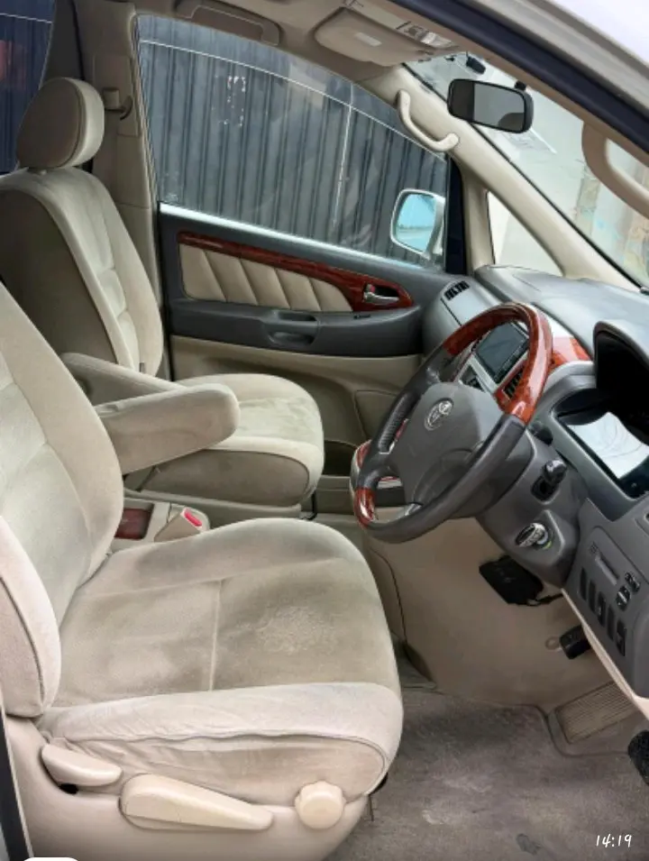 Toyota Alphard thumbnail 3