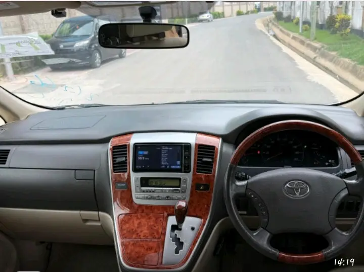 Toyota Alphard thumbnail 6