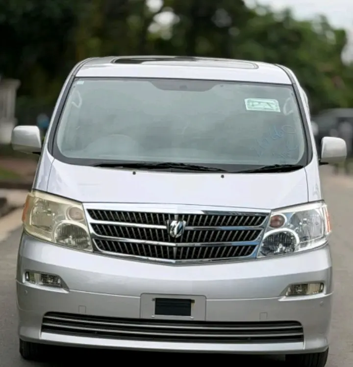 Toyota Alphard thumbnail 7