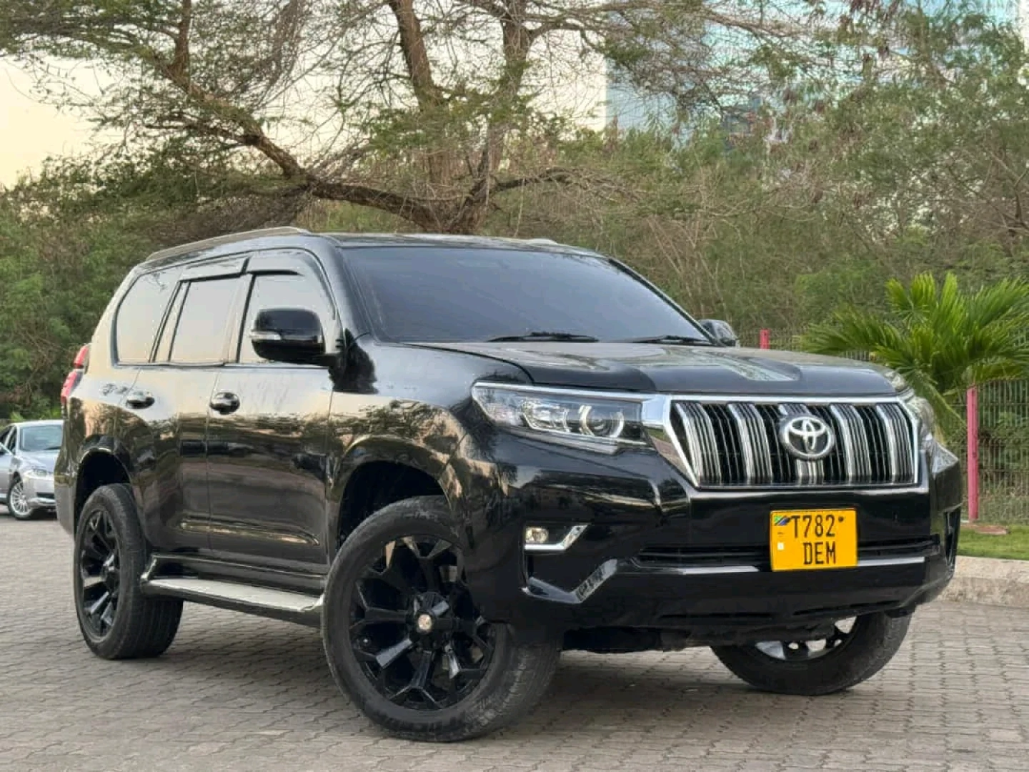 Toyota Land Cruiser Prado 150 DEM 2018 thumbnail 2