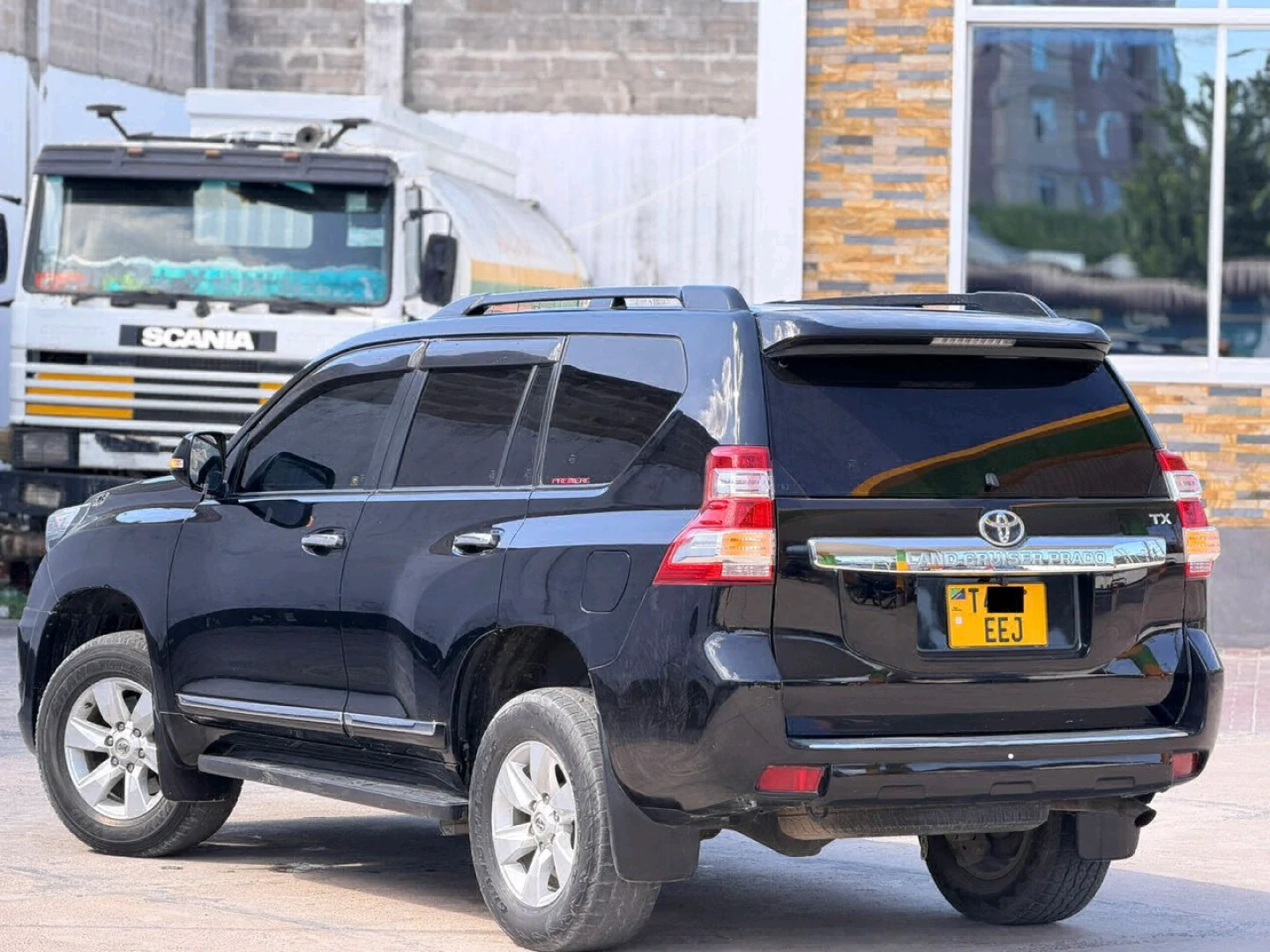 Toyota Land Cruiser Prado 150 (2016, Black) thumbnail 2