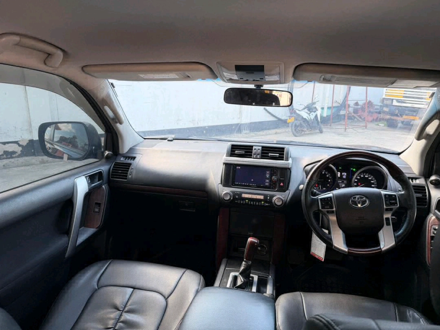 Toyota Land Cruiser Prado 150 (2016, Black) thumbnail 5