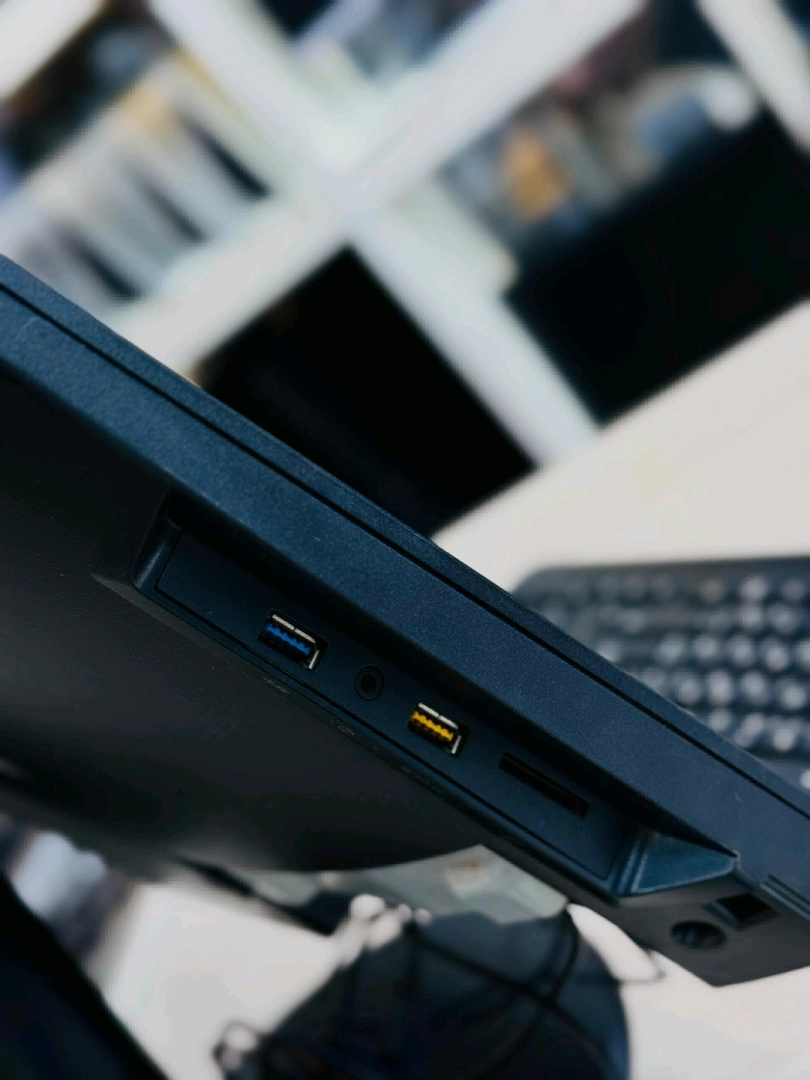 Lenovo V310z All-in-One PC Core i3 7th Gen thumbnail 5