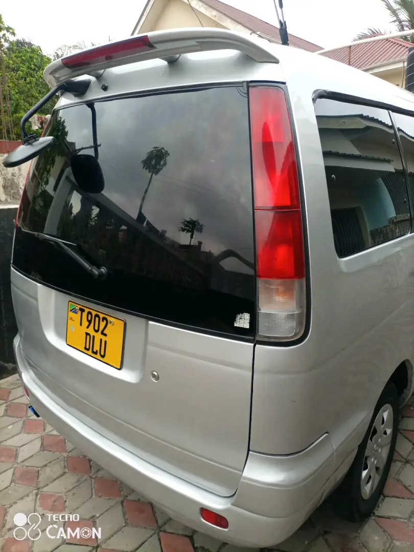 Toyota Noah SR40 Old Model for Sale or Hire