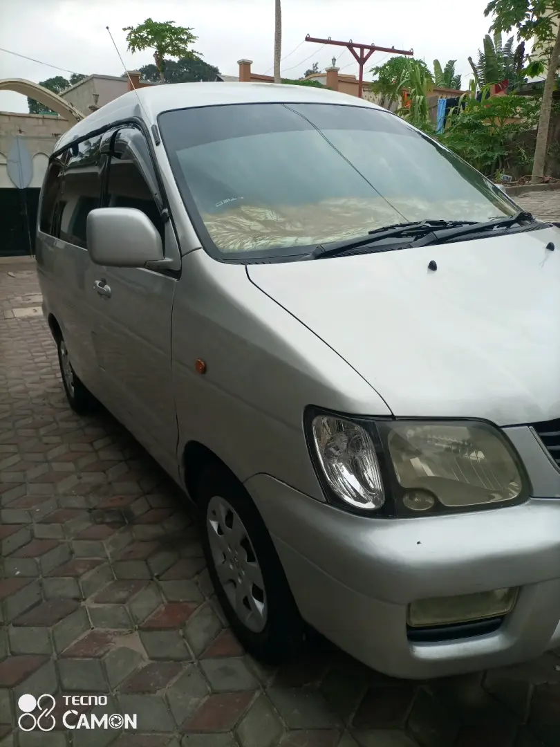 Toyota Noah SR40 Old Model for Sale or Hire thumbnail 2