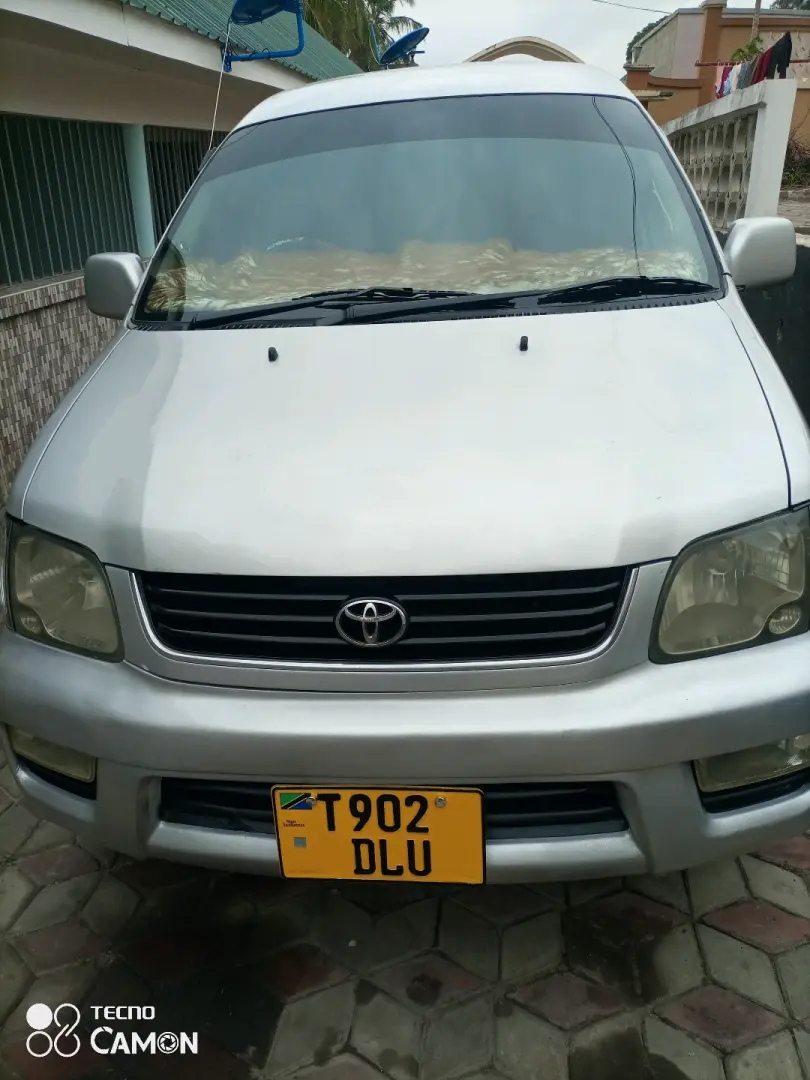 Toyota Noah SR40 Old Model for Sale or Hire thumbnail 4