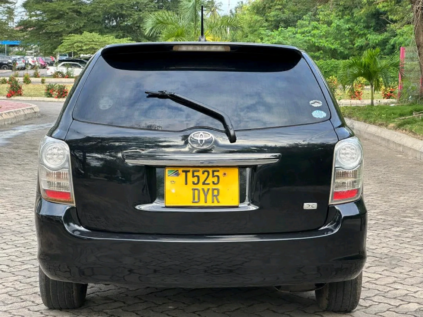 Black Toyota Fielder (Reg No. DYR) thumbnail 2