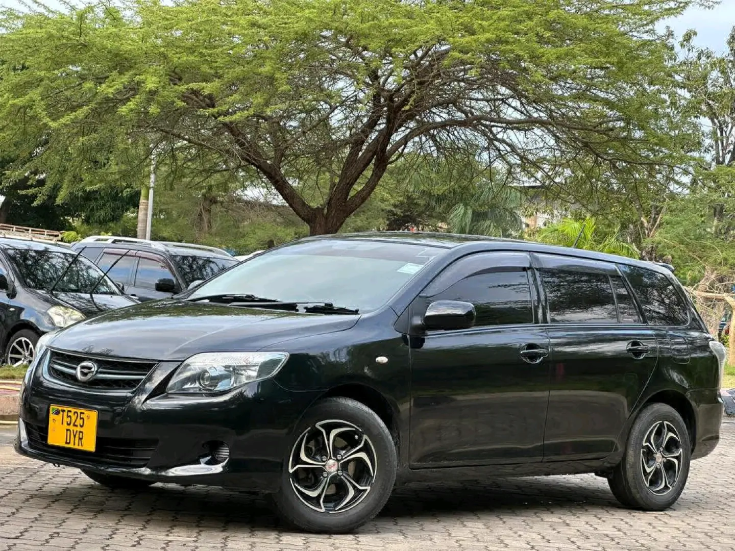 Black Toyota Fielder (Reg No. DYR) thumbnail 4