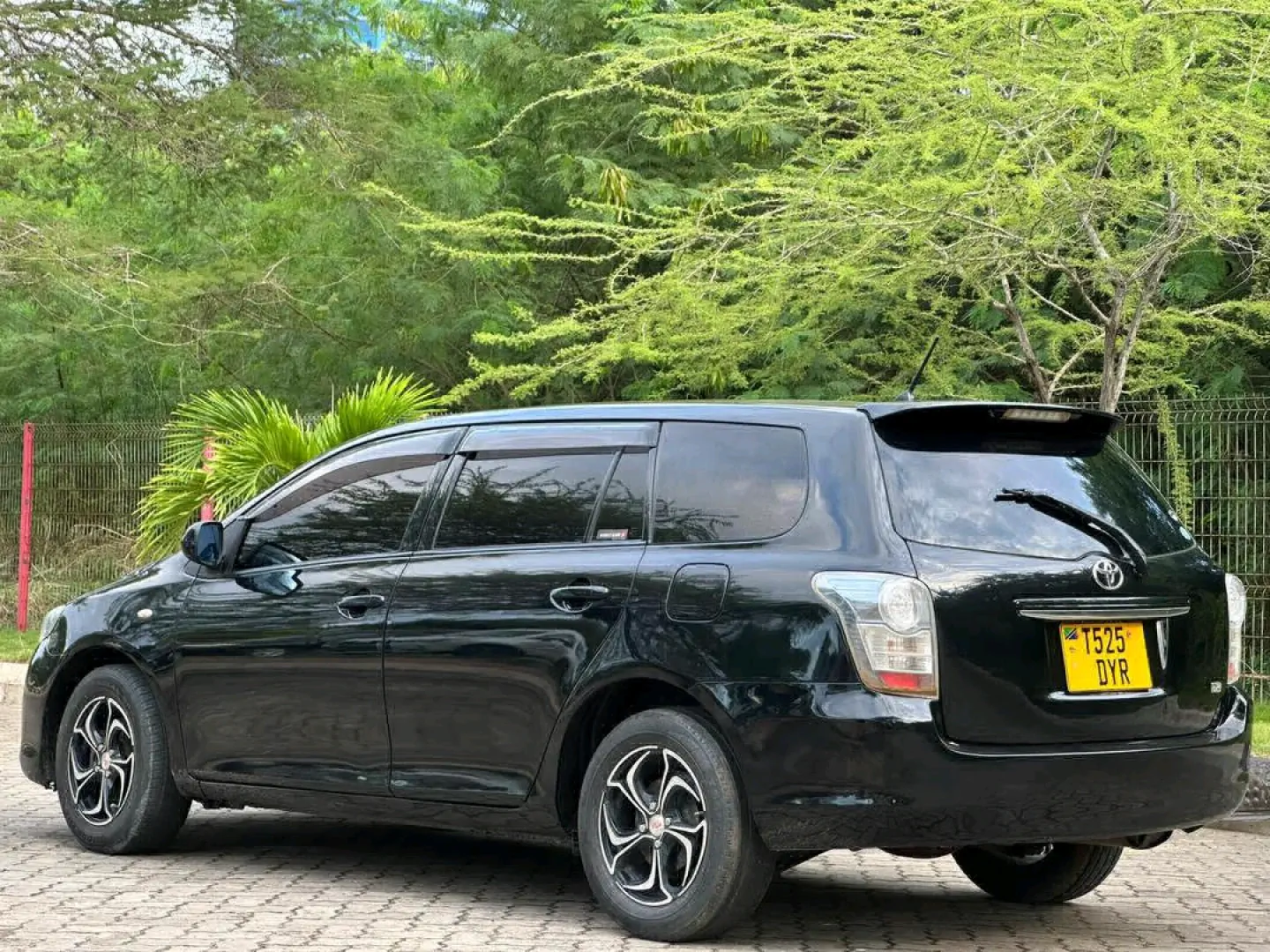 Black Toyota Fielder (Reg No. DYR) thumbnail 6