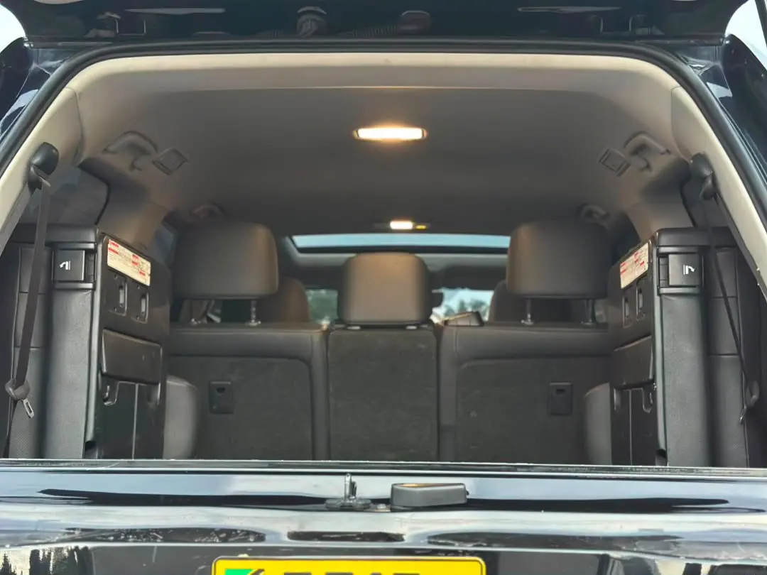 Toyota Land Cruiser ZX V8 2017 thumbnail 6