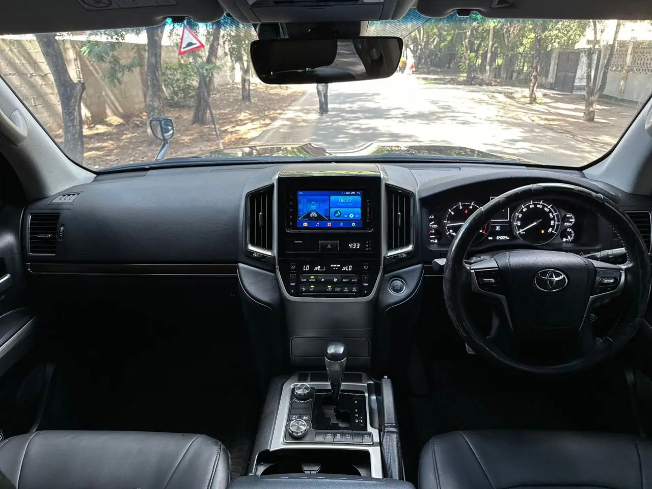 Toyota Land Cruiser ZX V8 2017 thumbnail 7