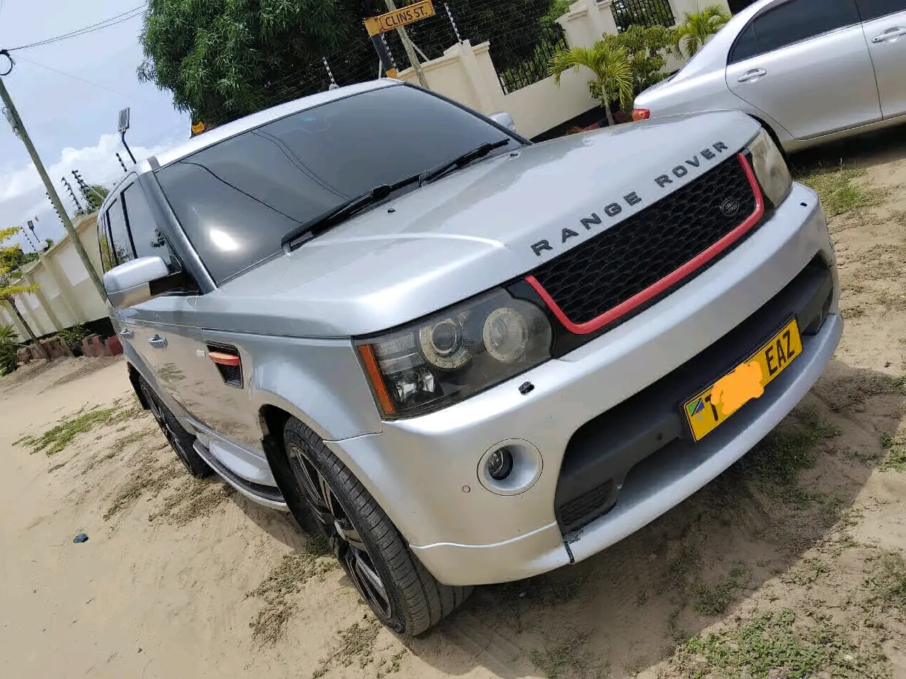 Used Silver Range Rover for Sale thumbnail 2