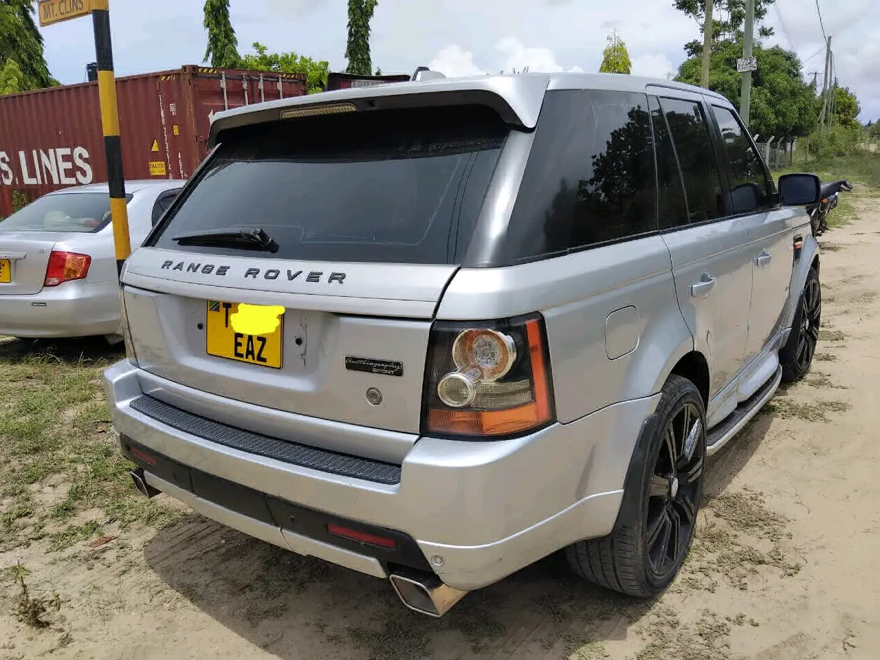 Used Silver Range Rover for Sale thumbnail 3