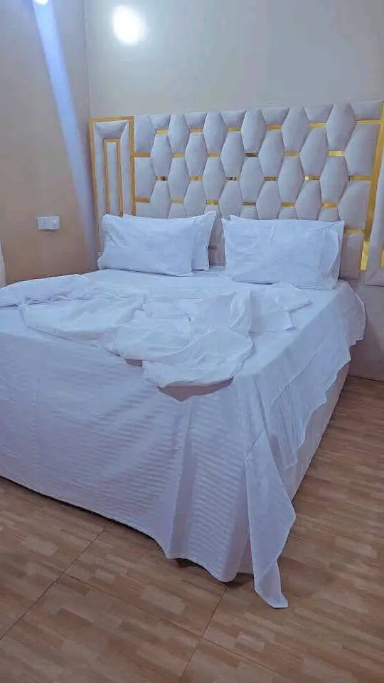 White Striped Hotel Quality Bedding Set