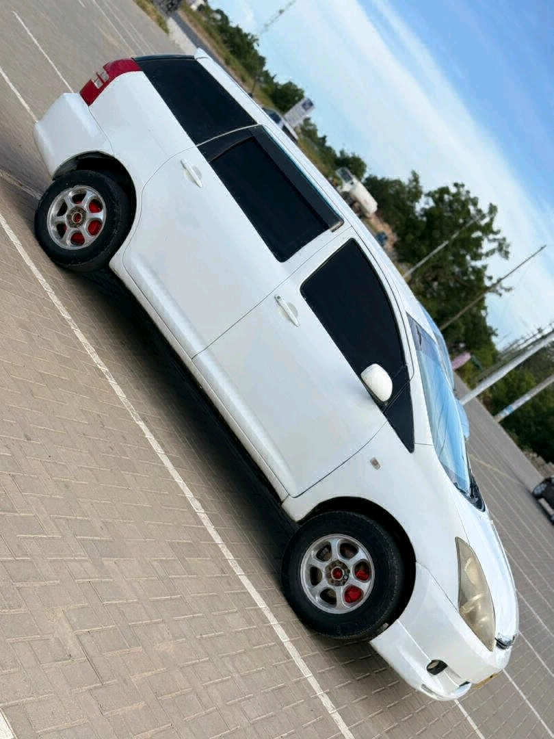 Used White Toyota Wish (Full AC, 1790 CC) thumbnail 2