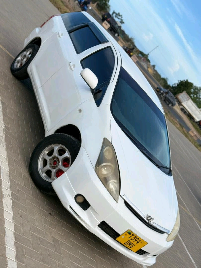 Used White Toyota Wish (Full AC, 1790 CC) thumbnail 3