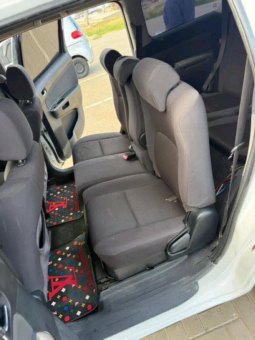 Used White Toyota Wish (Full AC, 1790 CC) thumbnail 7