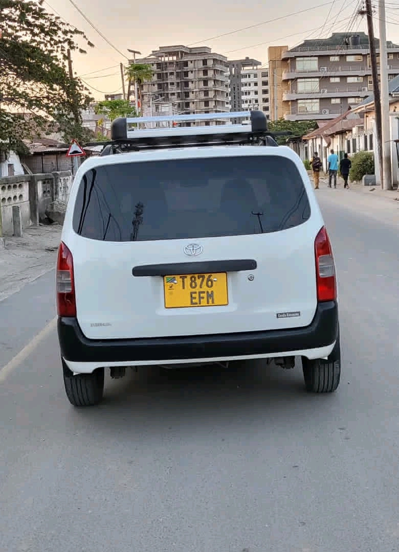 Toyota Probox White 2004 (1490 CC) thumbnail 2