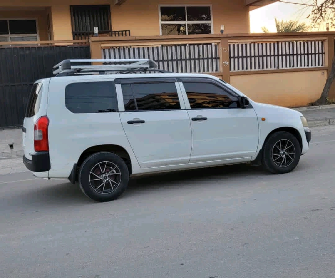 Toyota Probox White 2004 (1490 CC) thumbnail 6