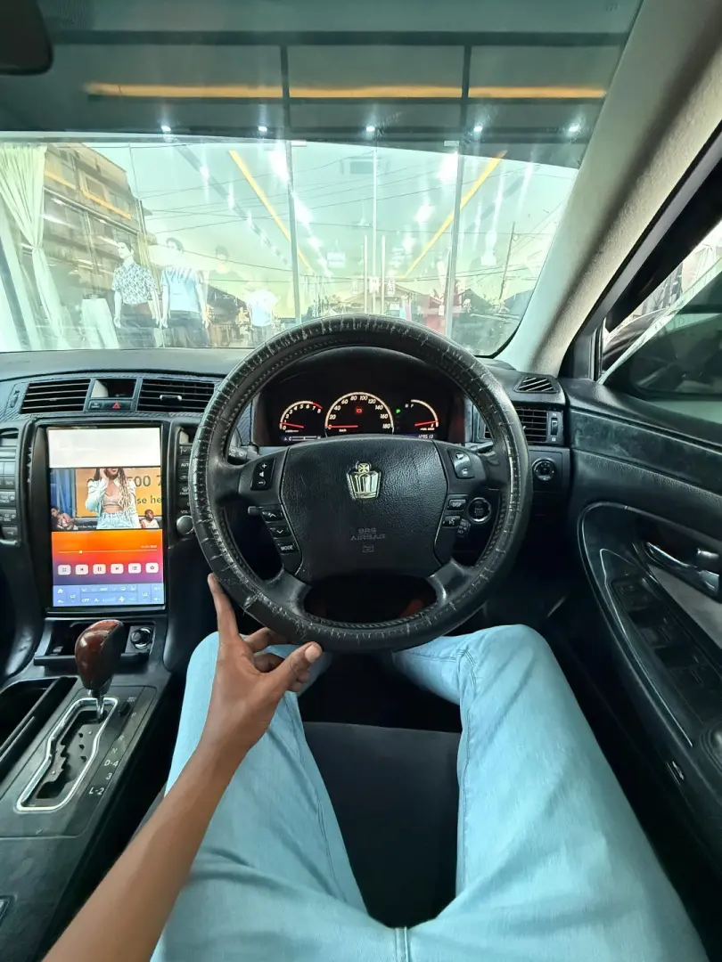 Toyota Crown Athlete thumbnail 6
