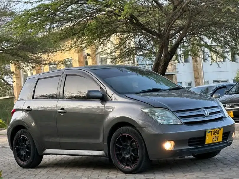 2005 Toyota Ist Gray 1290cc for Sale thumbnail 3