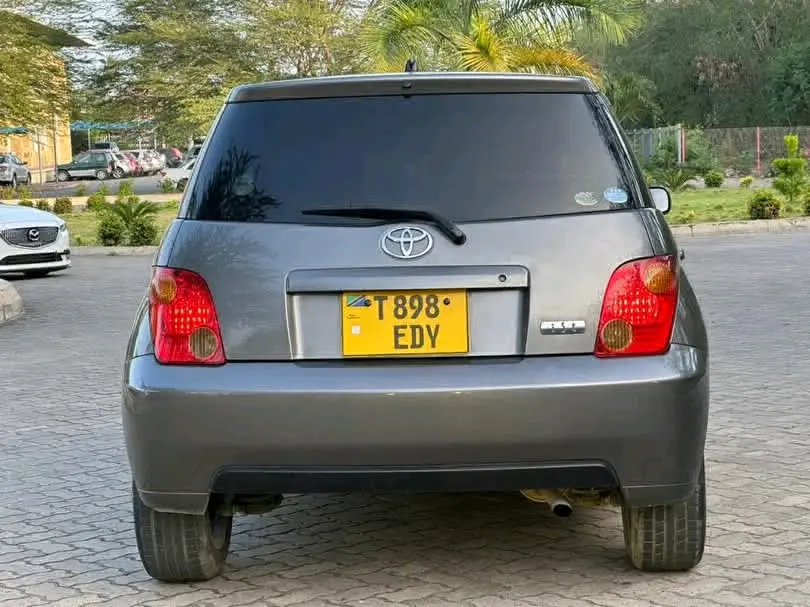 2005 Toyota Ist Gray 1290cc for Sale thumbnail 7