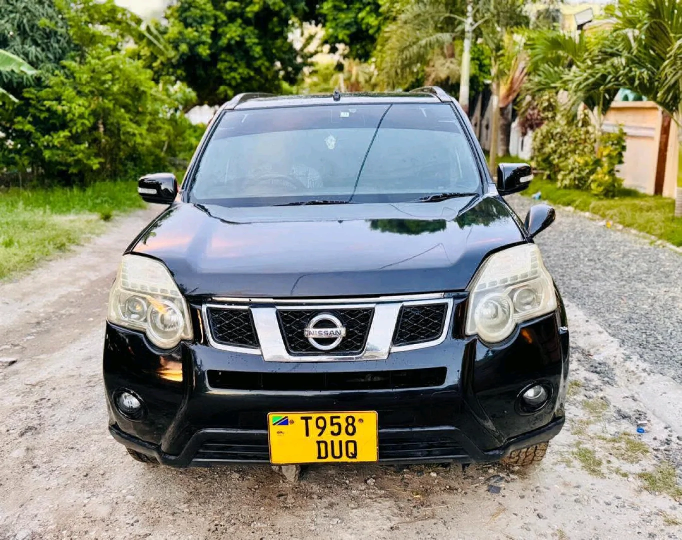 Black Nissan X-Trail 2011 SUV (Low Mileage)