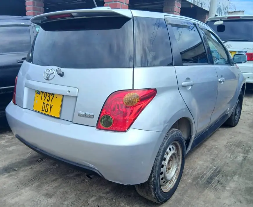 Toyota Ist DSY thumbnail 2