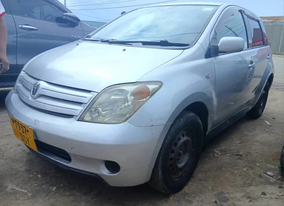 Toyota Ist DSY thumbnail 3
