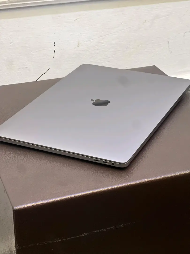 MacBook Pro 2019 Core i7 16-inch thumbnail 4