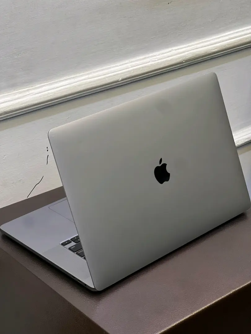 MacBook Pro 2019 Core i7 16-inch thumbnail 5