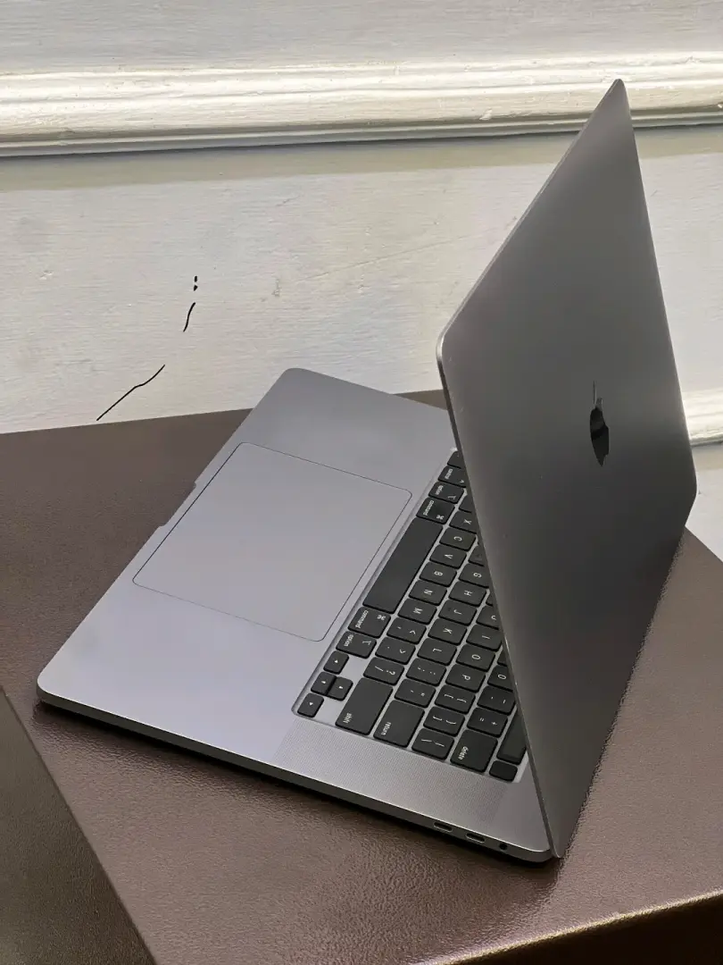 MacBook Pro 2019 Core i7 16-inch thumbnail 6