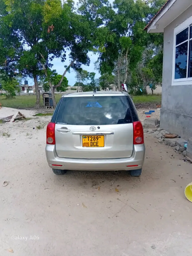 Toyota Raum Silver thumbnail 2