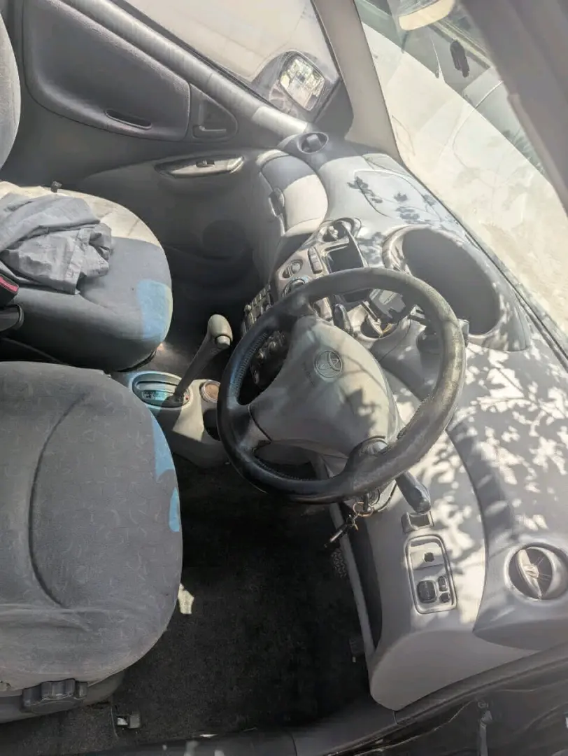 Toyota Raum Silver thumbnail 4