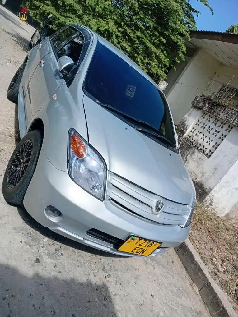 Toyota Ist Hatchback Silver