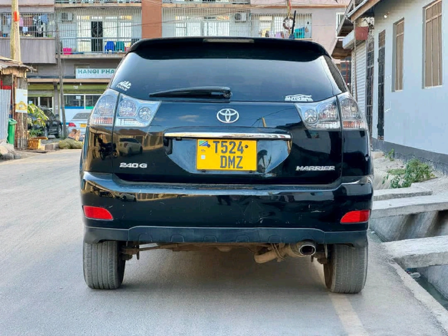 Black Toyota Harrier SUV 2004 (DMZ) thumbnail 2