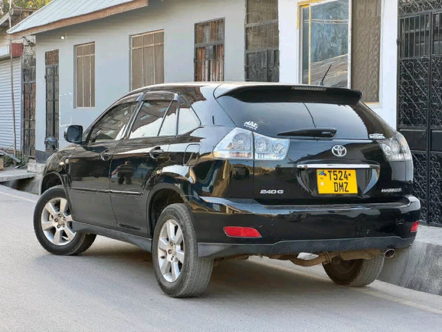 Black Toyota Harrier SUV 2004 (DMZ) thumbnail 4