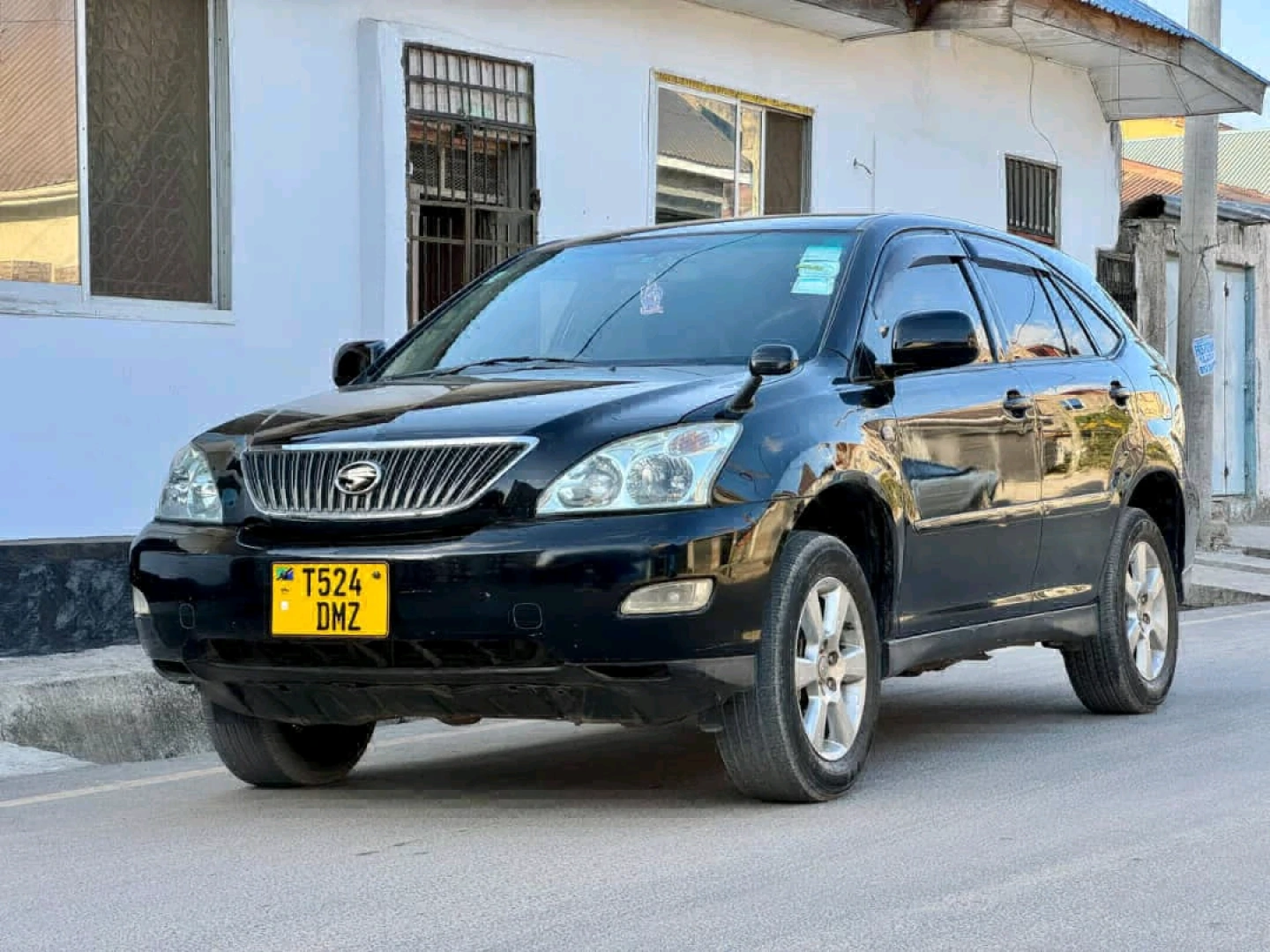 Black Toyota Harrier SUV 2004 (DMZ) thumbnail 5