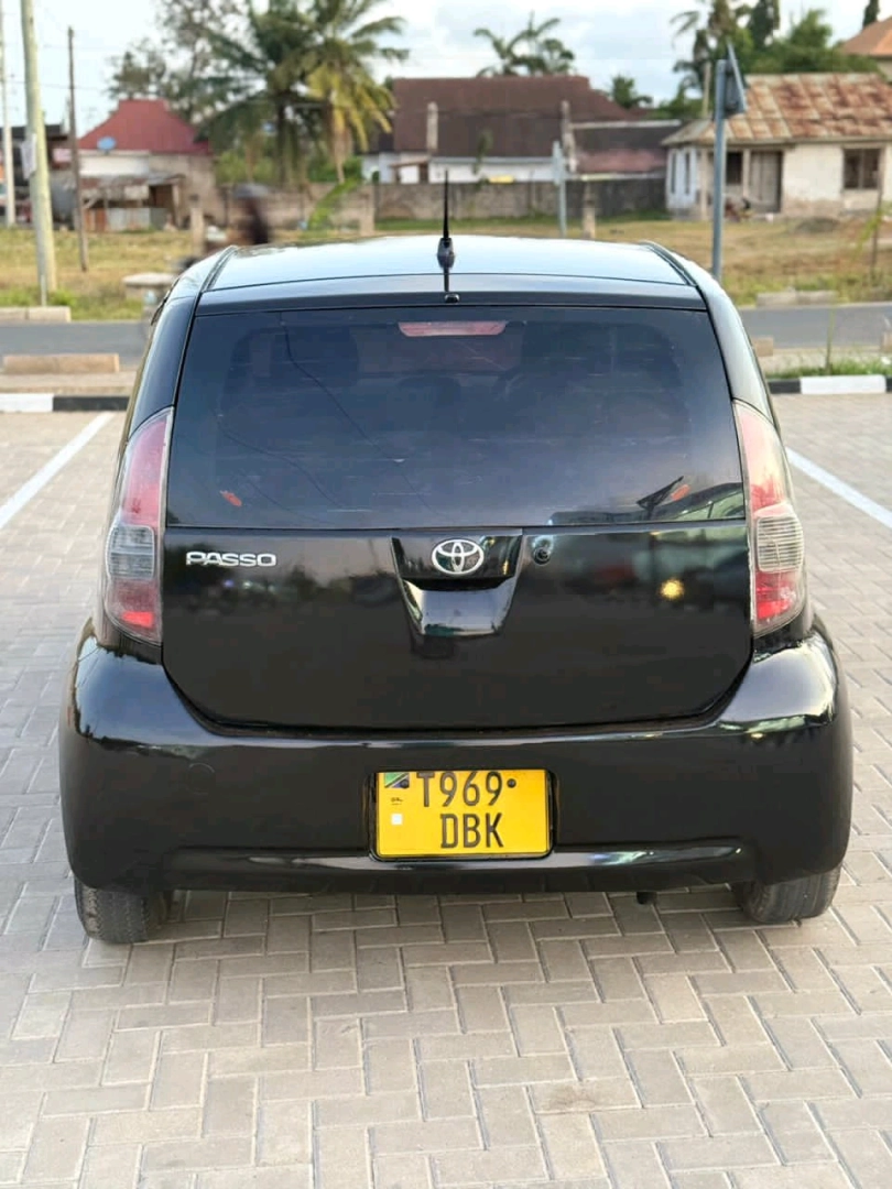 Toyota Passo Black Hatchback (Full AC, 3 Piston Engine) thumbnail 3