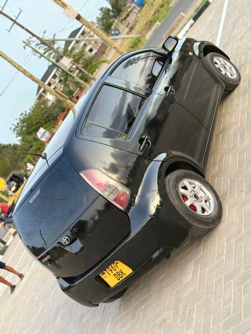 Toyota Passo Black Hatchback (Full AC, 3 Piston Engine) thumbnail 4