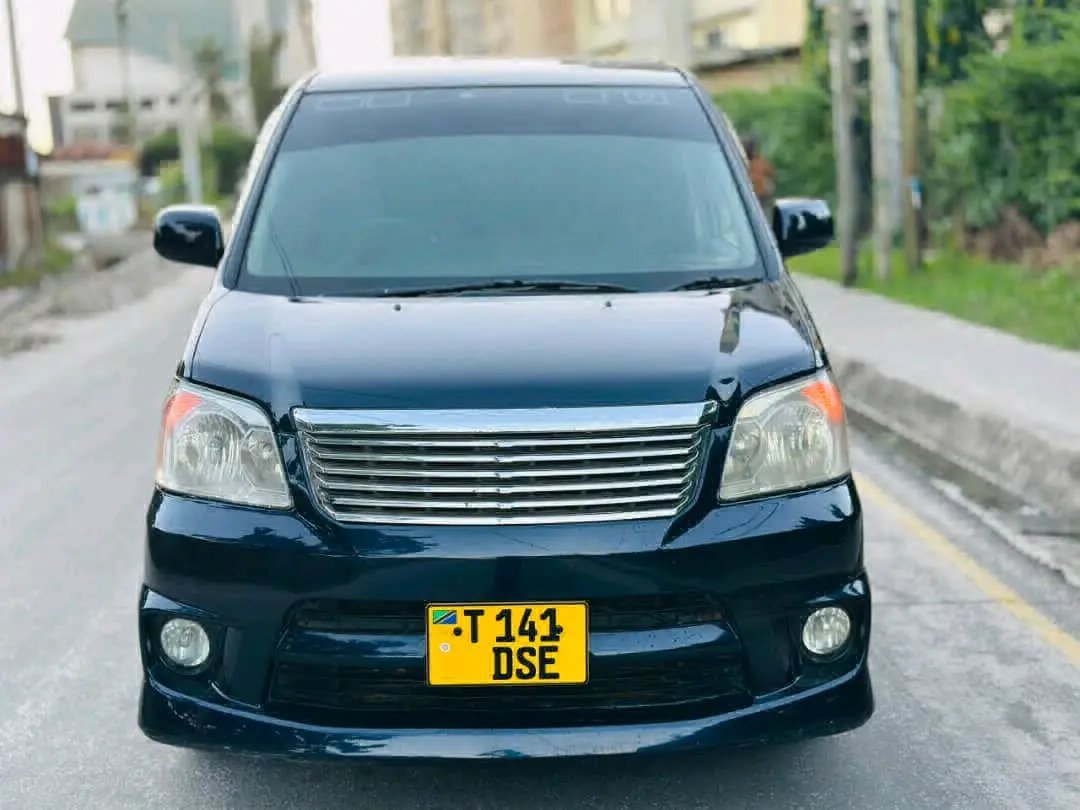 Toyota Noah (DSE)