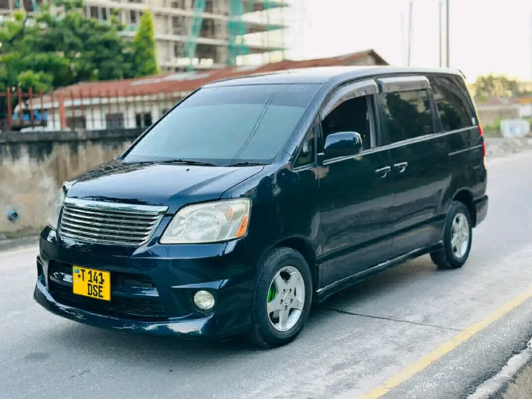 Toyota Noah (DSE) thumbnail 3