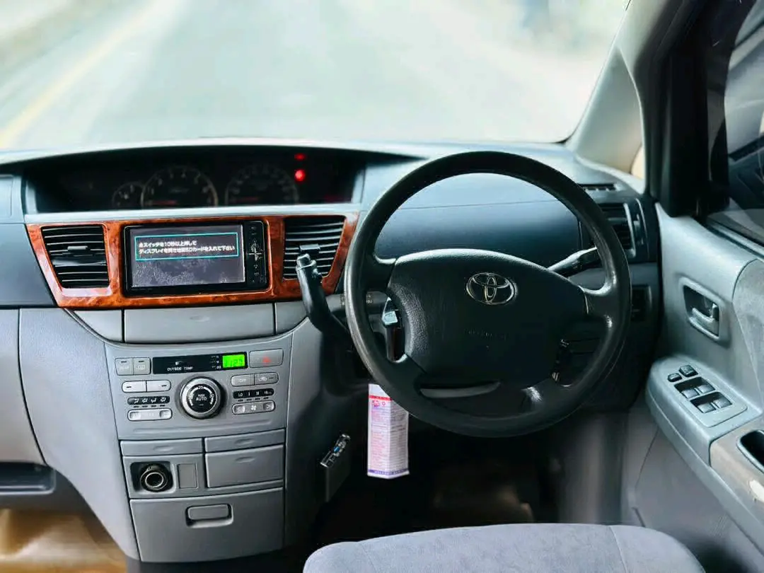 Toyota Noah (DSE) thumbnail 5