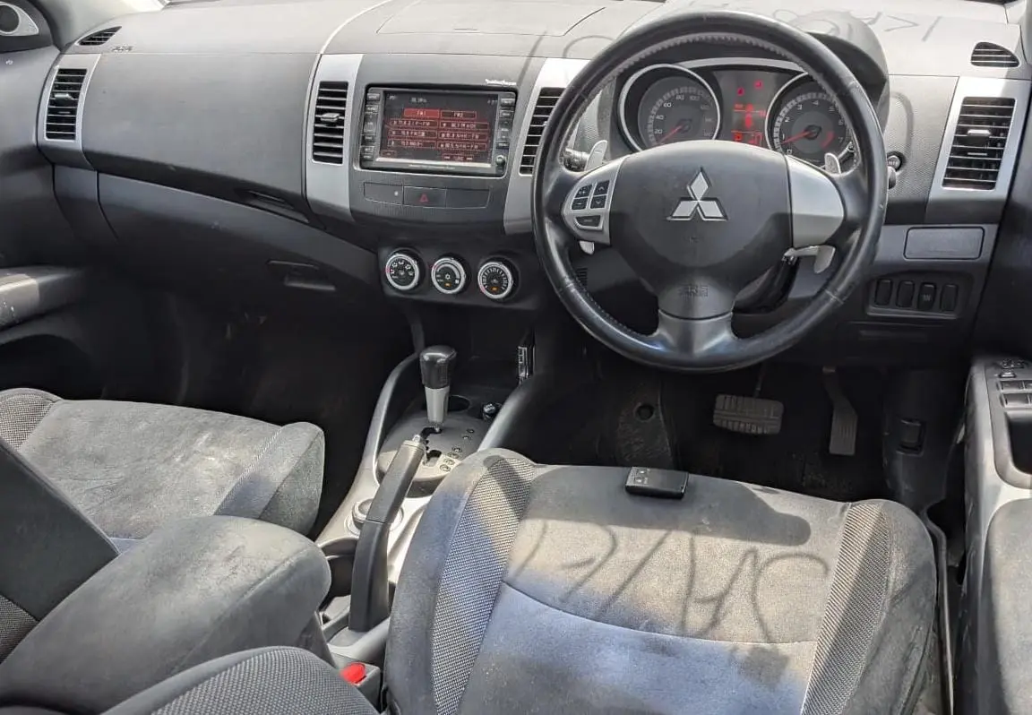 Mitsubishi Outlander 2007, 4WD, 7 Seats thumbnail 3