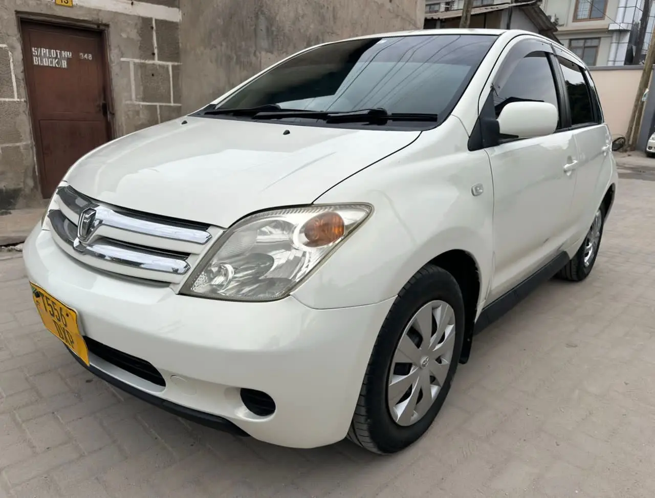 Toyota Ist 2003 Nyeupe na Android Radio thumbnail 2