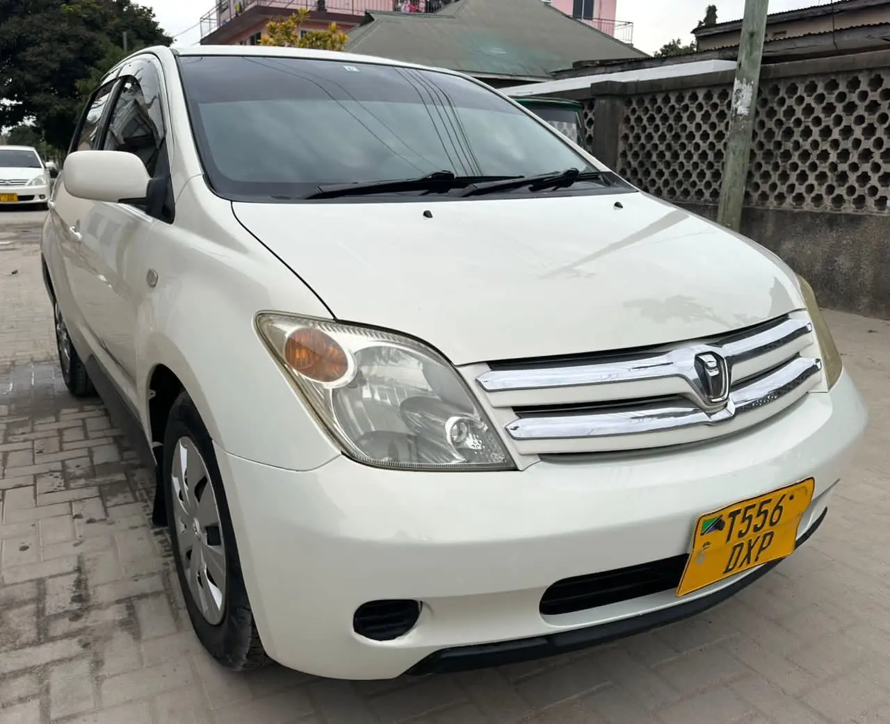 Toyota Ist 2003 Nyeupe na Android Radio thumbnail 3