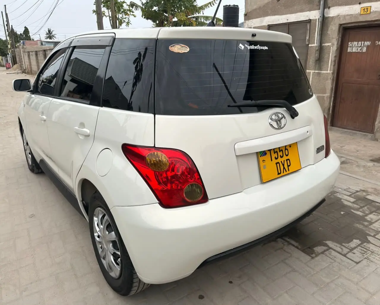 Toyota Ist 2003 Nyeupe na Android Radio thumbnail 5
