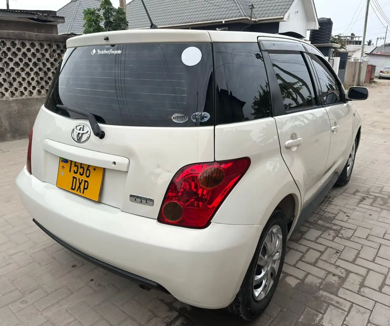 Toyota Ist 2003 Nyeupe na Android Radio thumbnail 7